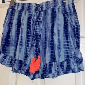 DizzyLizzy Burs and White Crinkle Tie dye Shorts wuth Tie front with tassels M